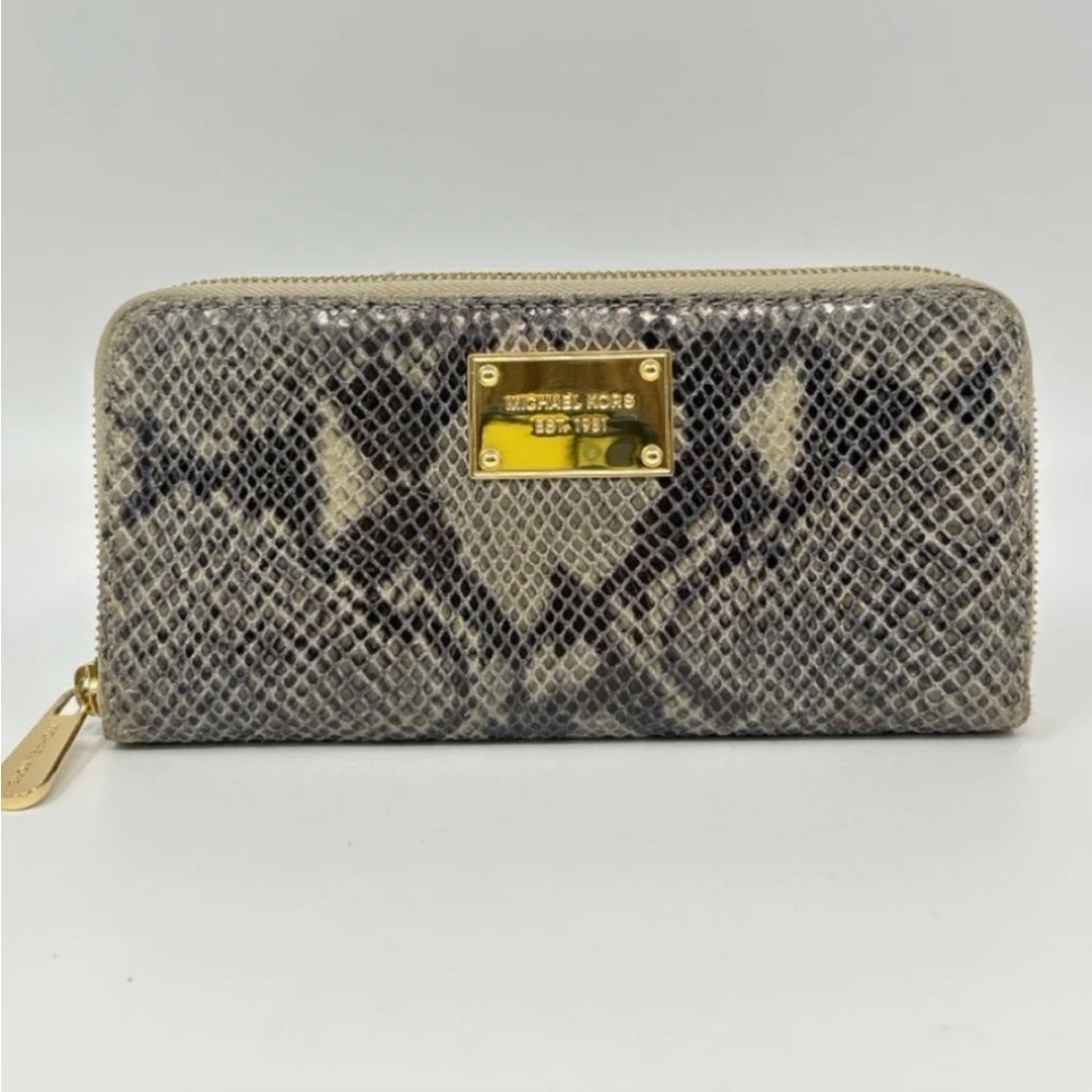 👜Michael Kors snakeskin zip around FULL size wallet.